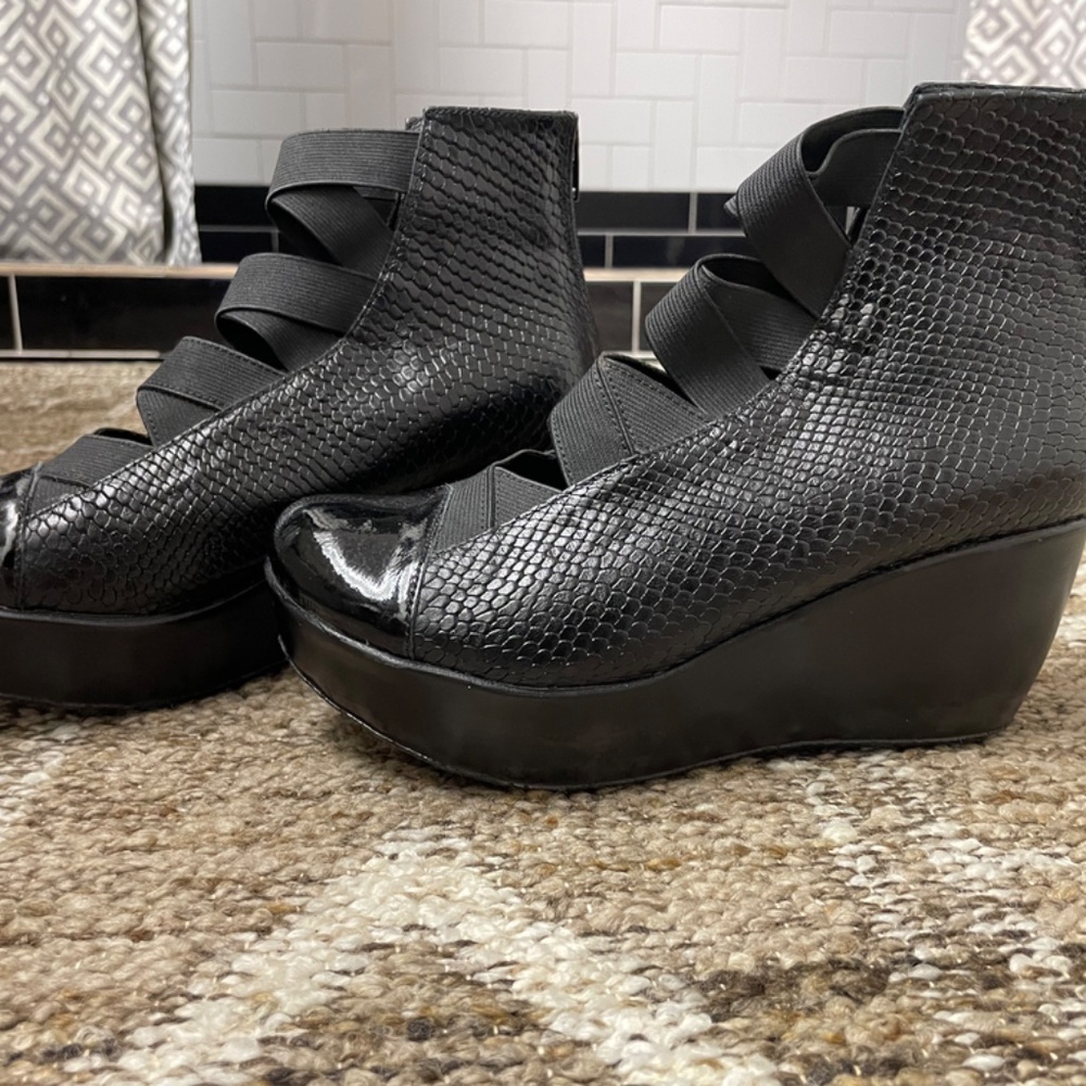 Shoes - Picture 2 of 8